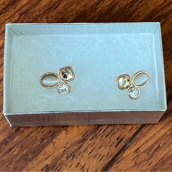 Swarovski Crystal golden studs - Picture 7 of 12